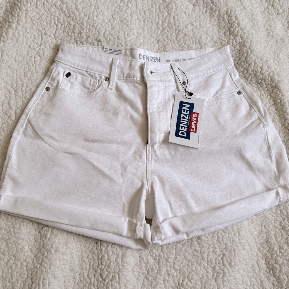 Women’s Size 6 Denizen-Levi’s High-Rise White Jean Shorts